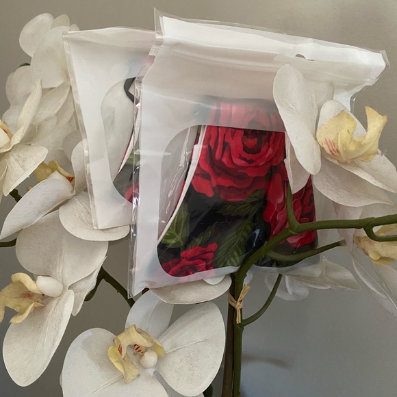 Red Rose Graphic Print Face Mask - Picture 5 of 10